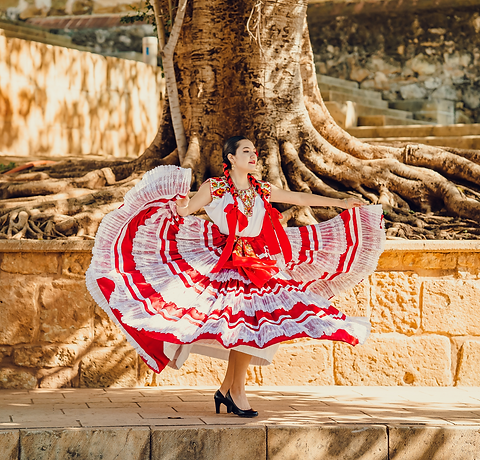 Ballet Folklorico Dancer